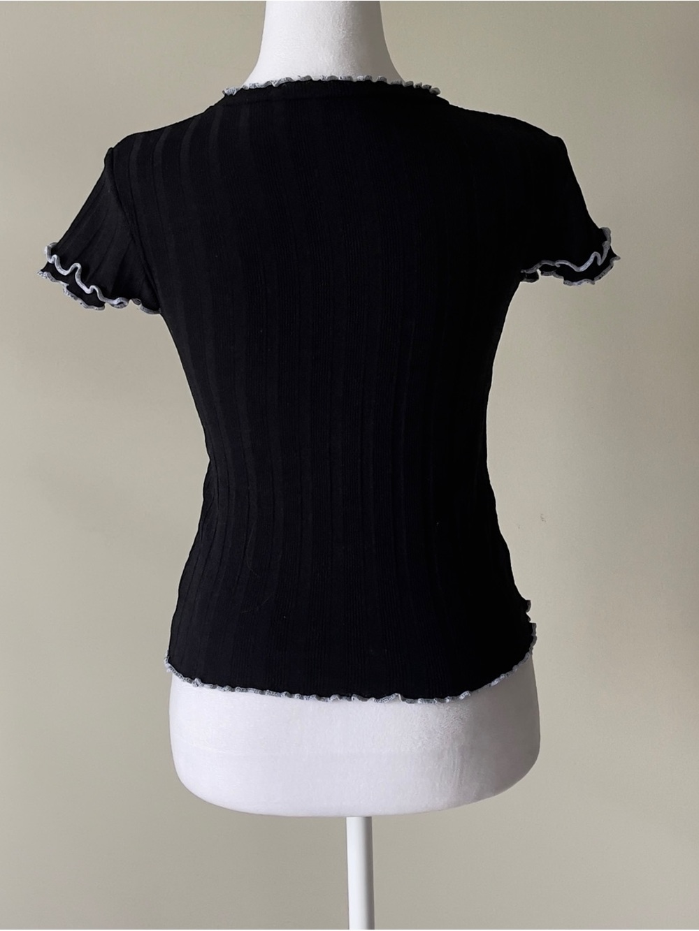 Zara Black Short Sleeve Lettuce Trim Ribbed Summer Cropped Top  Size Small EUC - Picture 4 of 5